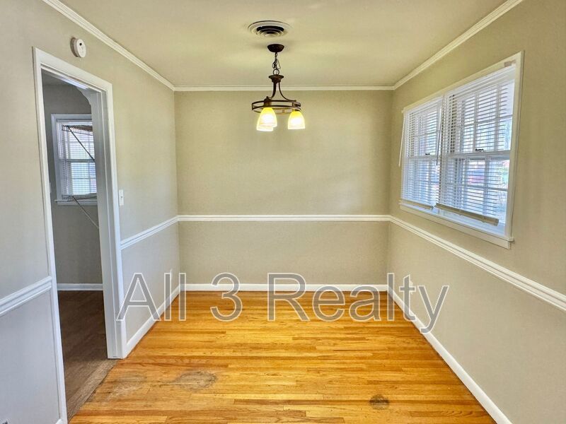 Charming 3-Bedroom Home with Cozy Living Spaces! property image