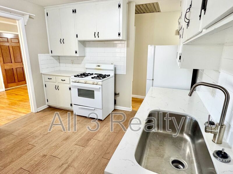 Charming 3-Bedroom Home with Cozy Living Spaces! property image