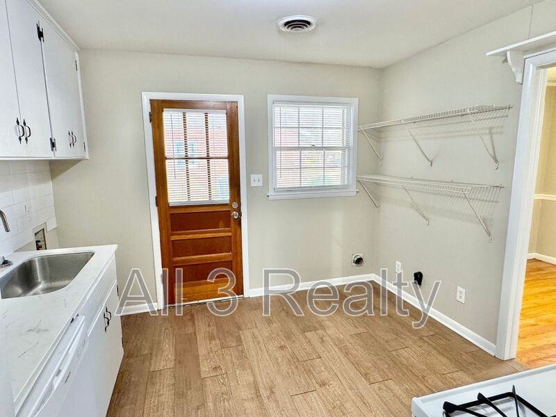 Charming 3-Bedroom Home with Cozy Living Spaces! property image