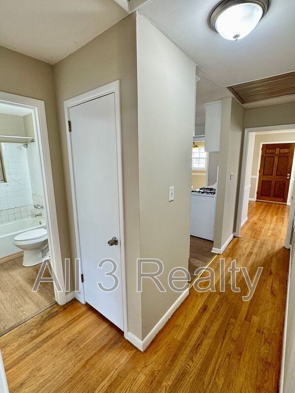 Charming 3-Bedroom Home with Cozy Living Spaces! property image