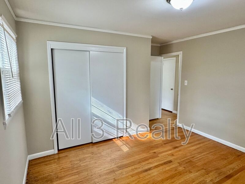 Charming 3-Bedroom Home with Cozy Living Spaces! property image