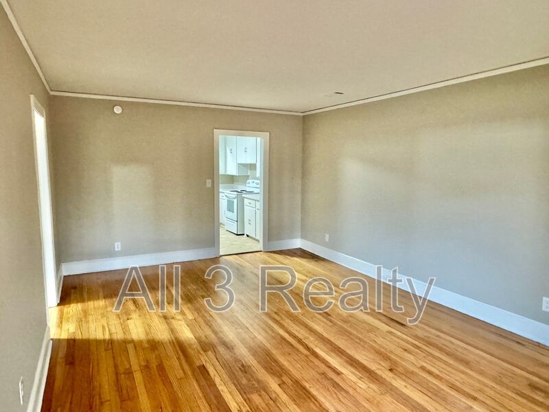 Beautiful 2 Bedroom / 1 Bath property image