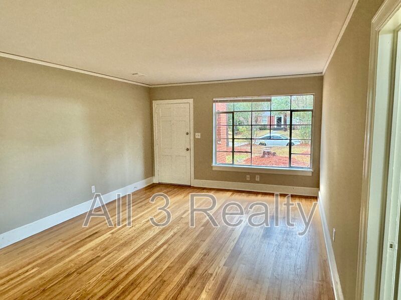 Beautiful 2 Bedroom / 1 Bath property image