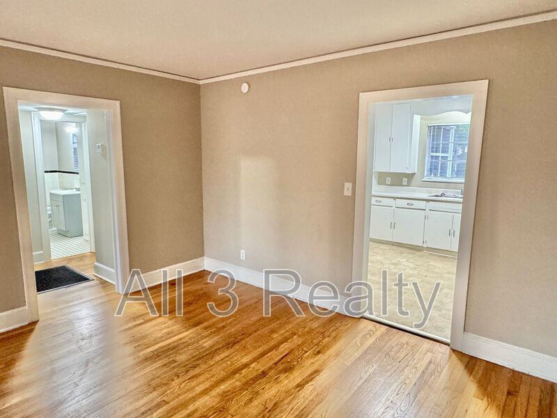 Beautiful 2 Bedroom / 1 Bath property image