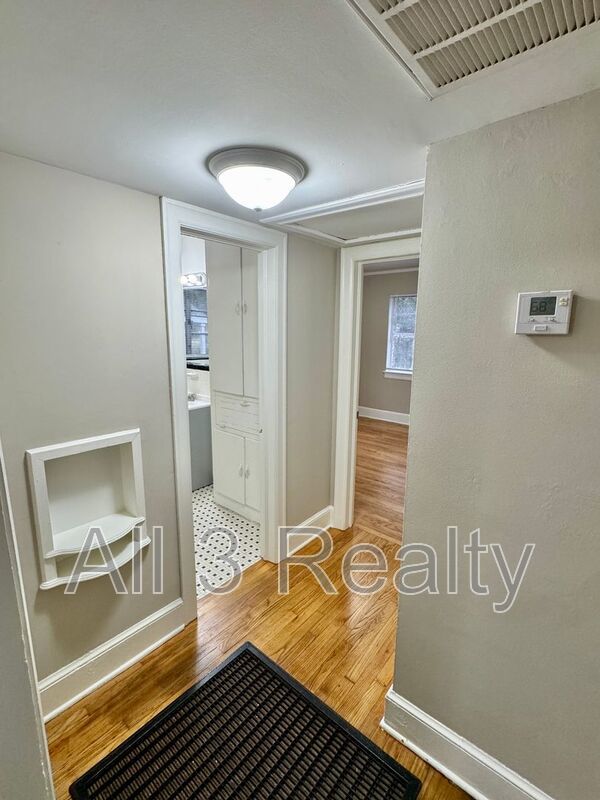 Beautiful 2 Bedroom / 1 Bath property image