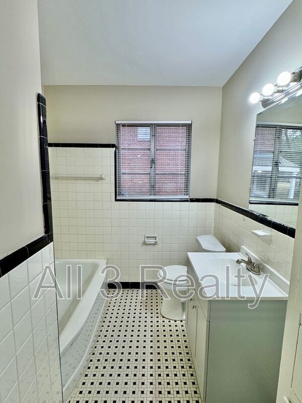 Beautiful 2 Bedroom / 1 Bath property image