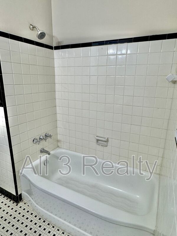 Beautiful 2 Bedroom / 1 Bath property image