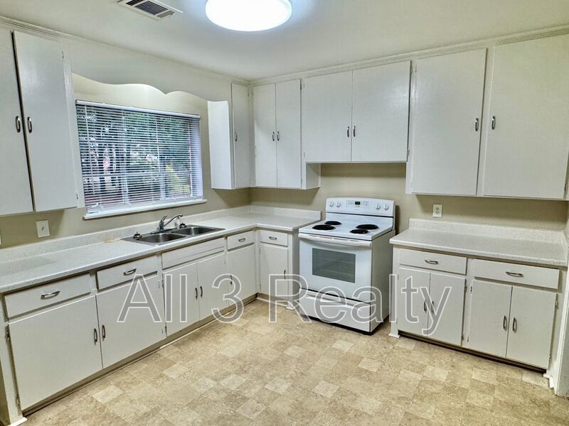 Beautiful 2 Bedroom / 1 Bath property image