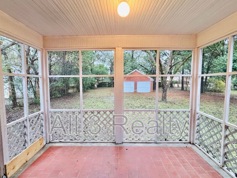 Beautiful 2 Bedroom / 1 Bath property image