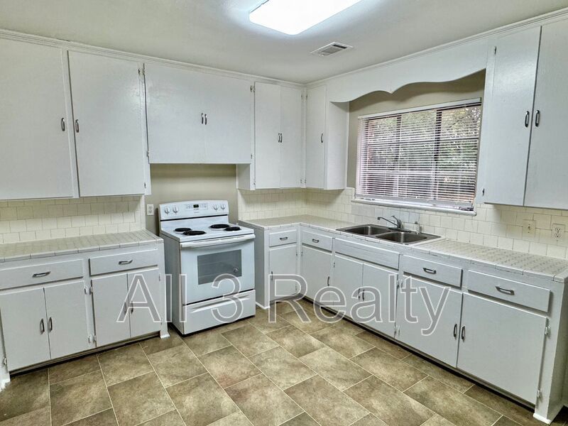 2-Bedroom BEAUTIFUL BRICK DUPLEX!!! property image