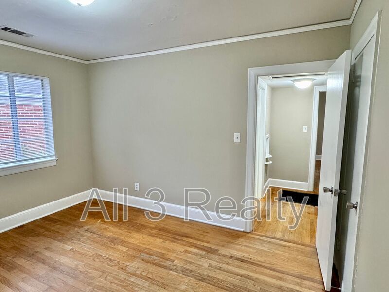 2-Bedroom BEAUTIFUL BRICK DUPLEX!!! property image