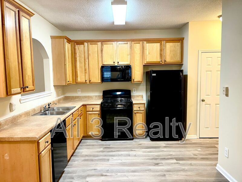 Welcome to this stunning two-story home located in the vibrant community of Newnan, GA. property image