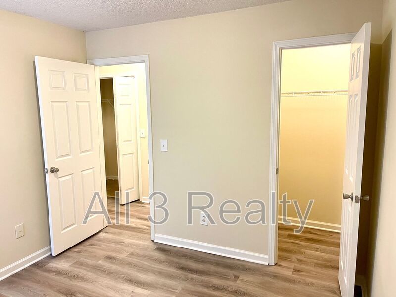 Welcome to this stunning two-story home located in the vibrant community of Newnan, GA. property image