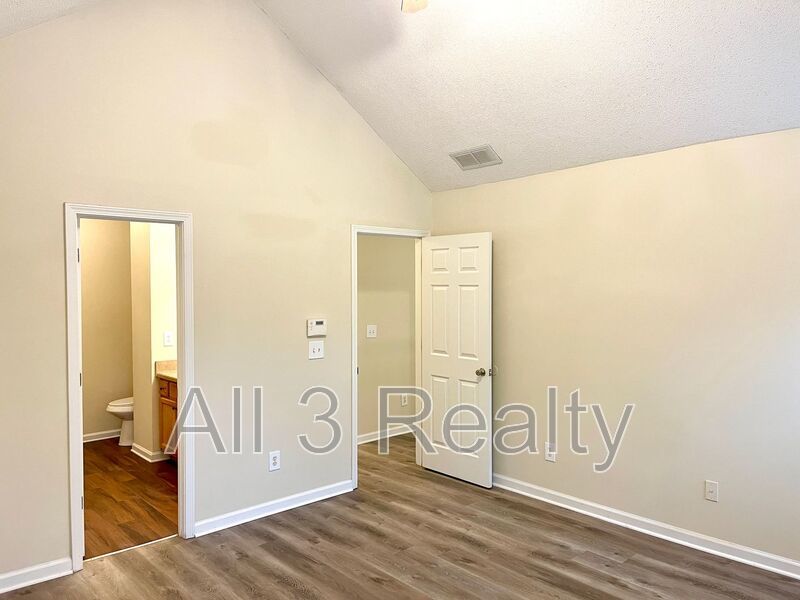 Welcome to this stunning two-story home located in the vibrant community of Newnan, GA. property image