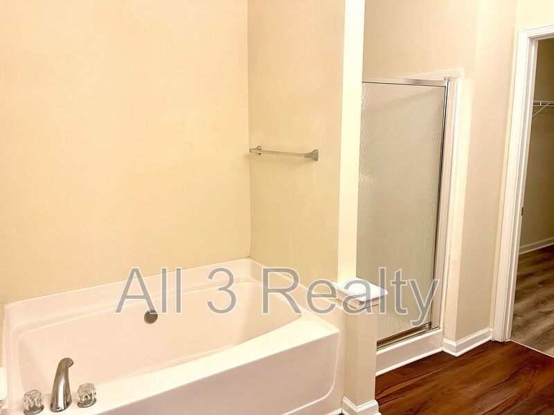 Welcome to this stunning two-story home located in the vibrant community of Newnan, GA. property image