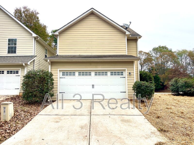 Welcome to this stunning two-story home located in the vibrant community of Newnan, GA. property image