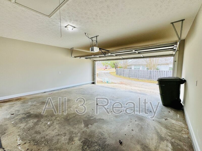 Charming 3-Bedroom, 2-Bath Home in Desirable Deer Creek! property image