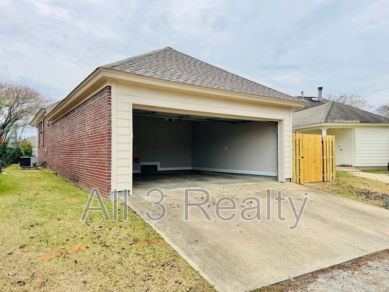 Charming 3-Bedroom, 2-Bath Home in Desirable Deer Creek! property image