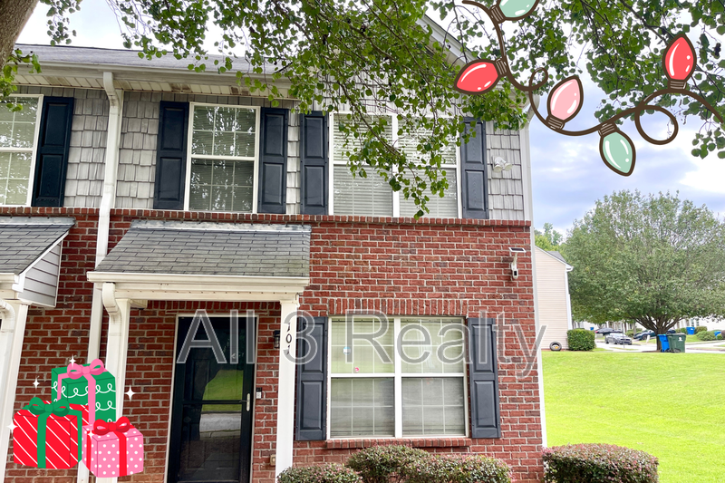 Welcome to this stunning 2-bedroom, 2.5 bathroom corner townhome located in the vibrant city of Atlanta, GA. property image