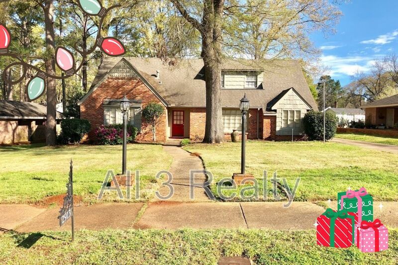 Gorgeous Interiors in this BONUS SPACE + 4 Bedroom  2 Bathroom Home! property image