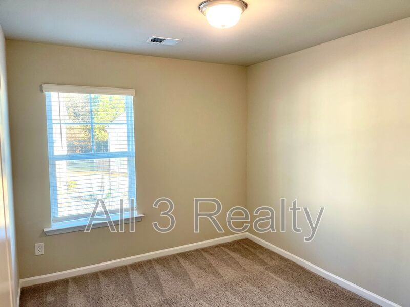 Welcome to this stunning 3-bedroom, 2.5-bathroom home located in the vibrant community of Lithonia, GA. property image