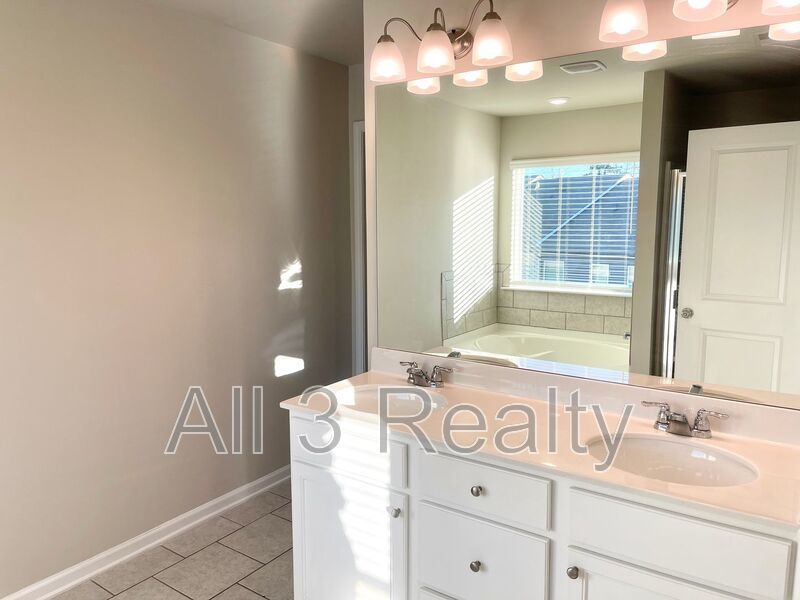 Welcome to this stunning 3-bedroom, 2.5-bathroom home located in the vibrant community of Lithonia, GA. property image