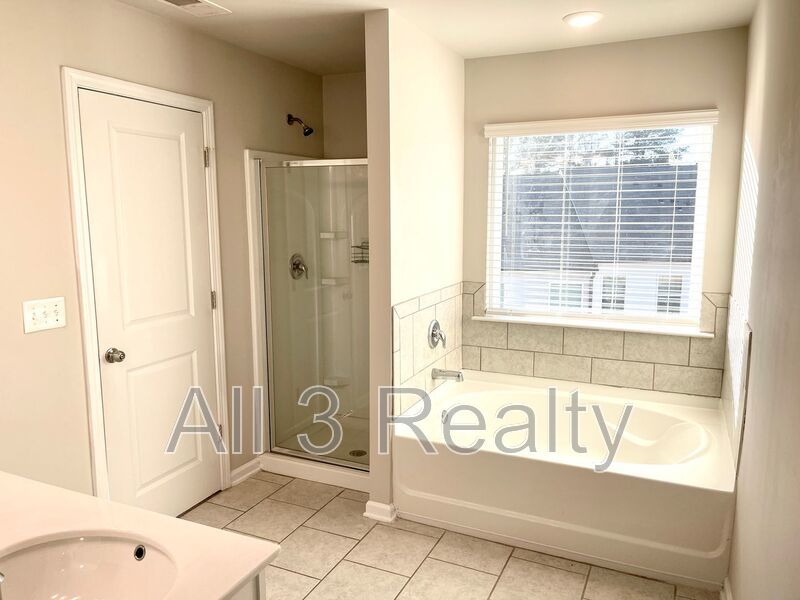 Welcome to this stunning 3-bedroom, 2.5-bathroom home located in the vibrant community of Lithonia, GA. property image