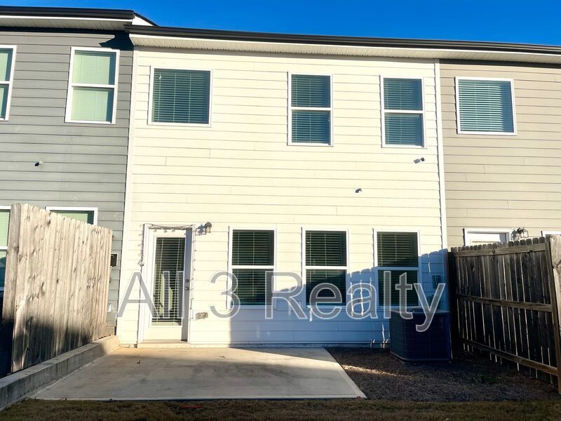 Welcome to this stunning 3-bedroom, 2.5-bathroom home located in the vibrant community of Lithonia, GA. property image