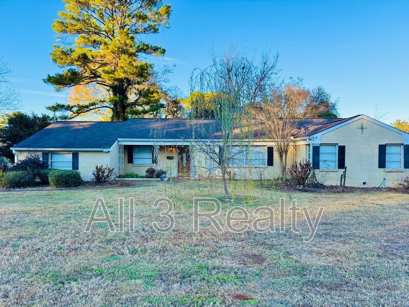 4 Bedroom with Charming Spaces, Endless Possibilities property image