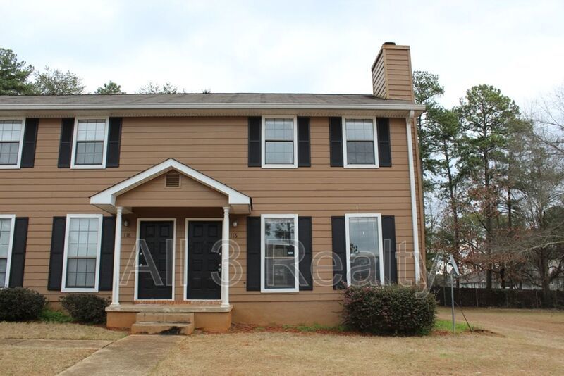 Welcome to this charming 2-bedroom, 1.5-bathroom home nestled in the lively community of Stockbridge, GA. property image