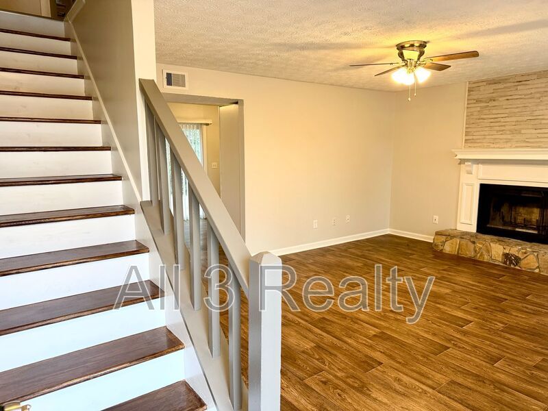 Welcome to this charming 2-bedroom, 1.5-bathroom home nestled in the lively community of Stockbridge, GA. property image