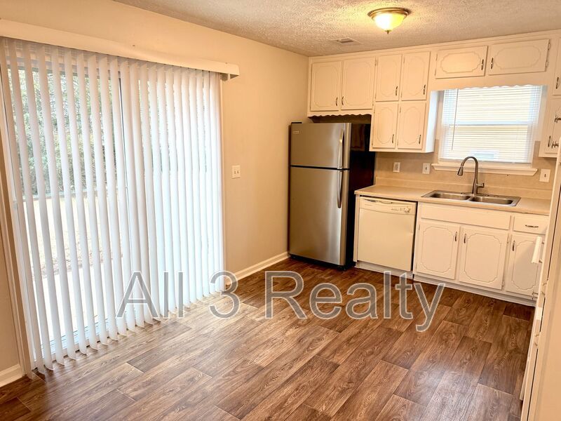 Welcome to this charming 2-bedroom, 1.5-bathroom home nestled in the lively community of Stockbridge, GA. property image