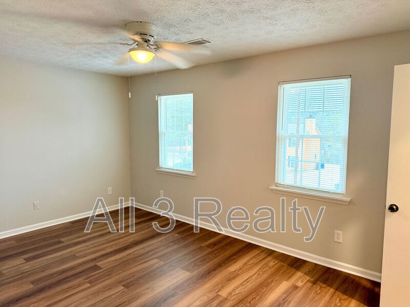 Welcome to this charming 2-bedroom, 1.5-bathroom home nestled in the lively community of Stockbridge, GA. property image