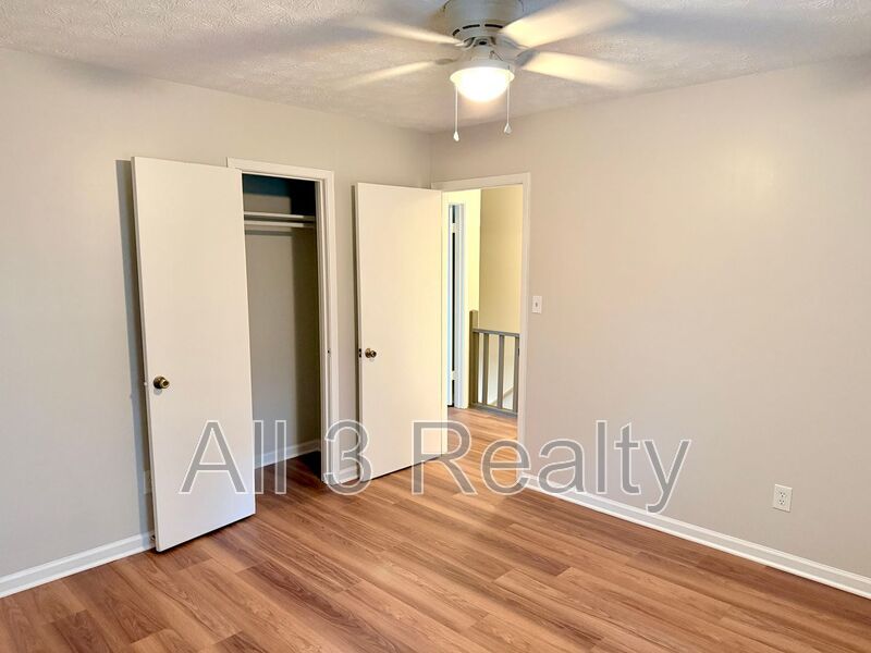 Welcome to this charming 2-bedroom, 1.5-bathroom home nestled in the lively community of Stockbridge, GA. property image