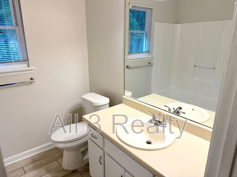 Welcome to this charming 2-bedroom, 1.5-bathroom home nestled in the lively community of Stockbridge, GA. property image