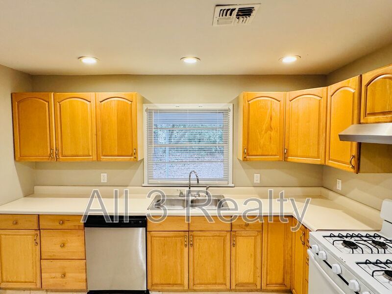 $500.00 Deposit  with Approval and move in by 1/31 property image