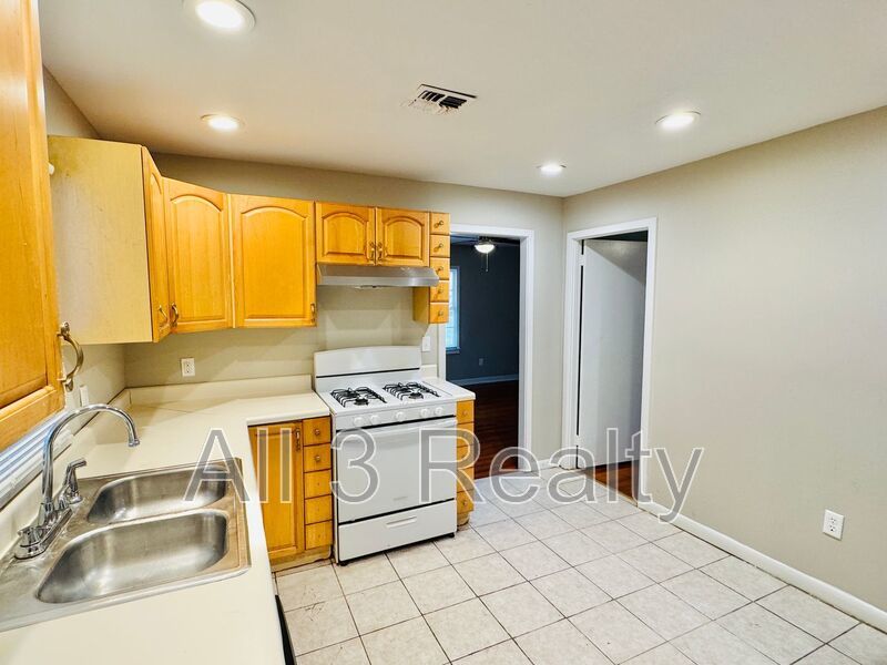 $500.00 Deposit  with Approval and move in by 1/31 property image