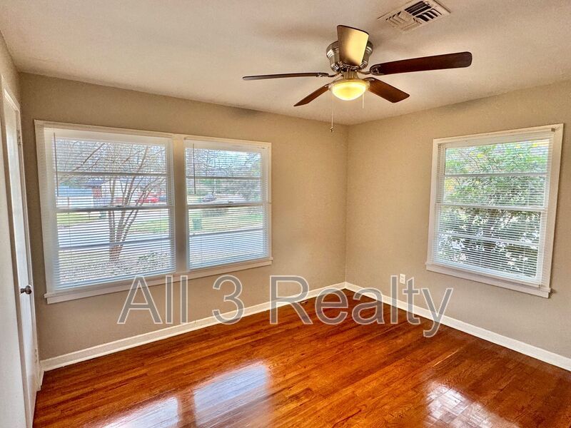 $500.00 Deposit  with Approval and move in by 1/31 property image