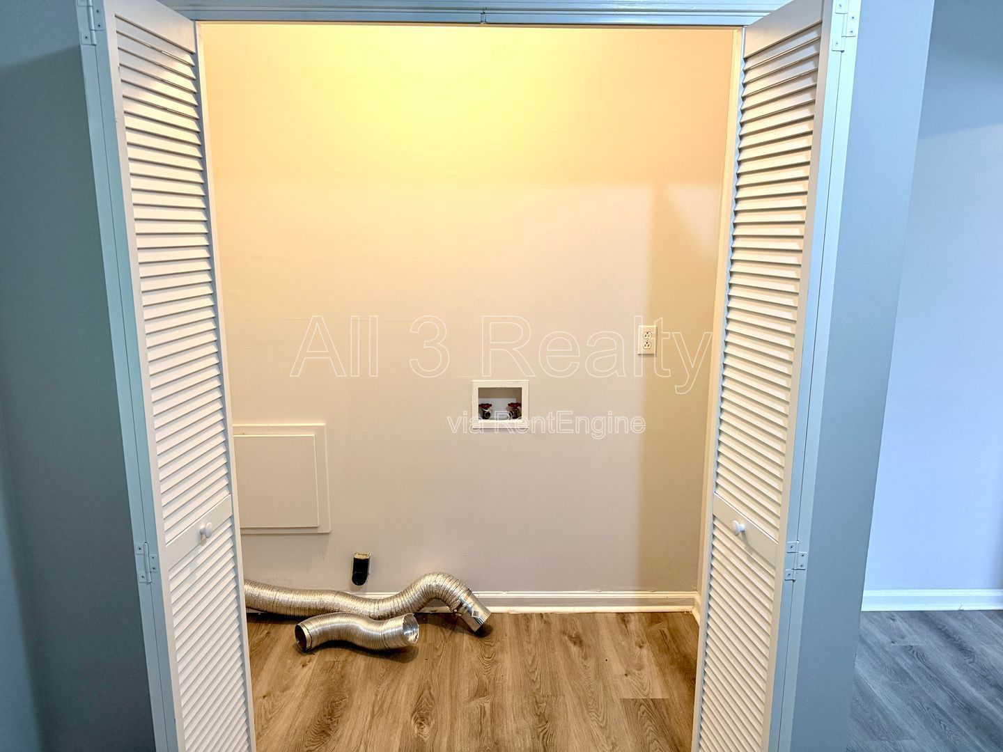 Welcome to this charming 2-bedroom, 1-bathroom home located in the vibrant community of McDonough, GA. property image