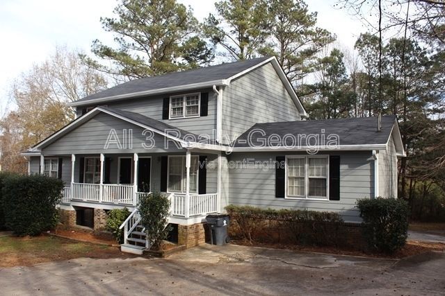 Delightful Upstairs 3 Bedroom / 2 Bathroom Quad-Unit in Fayettevile! property image