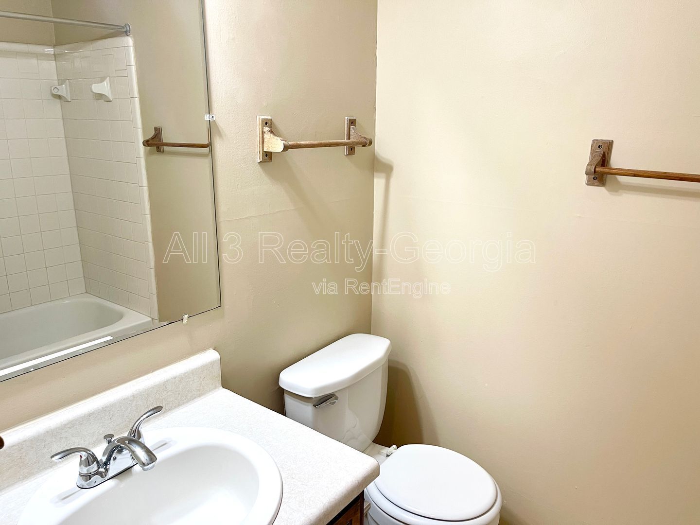 Delightful Upstairs 3 Bedroom / 2 Bathroom Quad-Unit in Fayettevile! property image