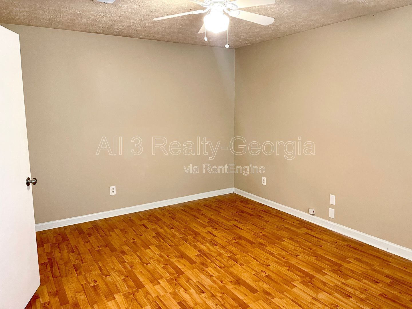 Delightful Upstairs 3 Bedroom / 2 Bathroom Quad-Unit in Fayettevile! property image