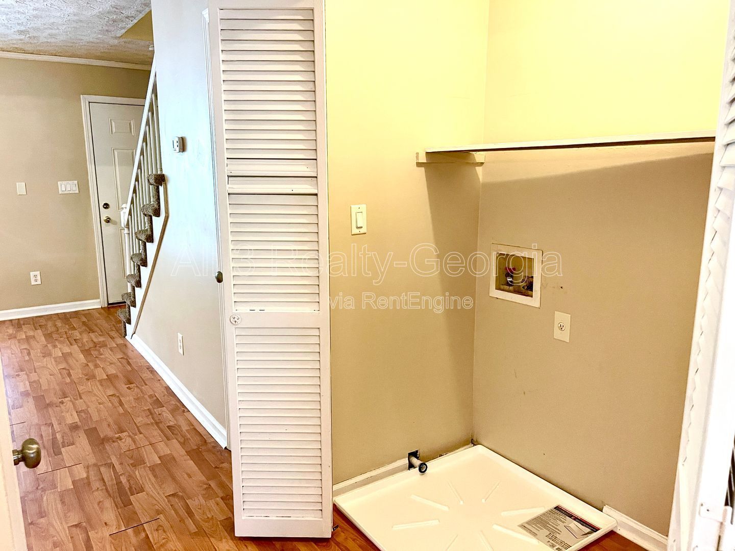 Delightful Upstairs 3 Bedroom / 2 Bathroom Quad-Unit in Fayettevile! property image