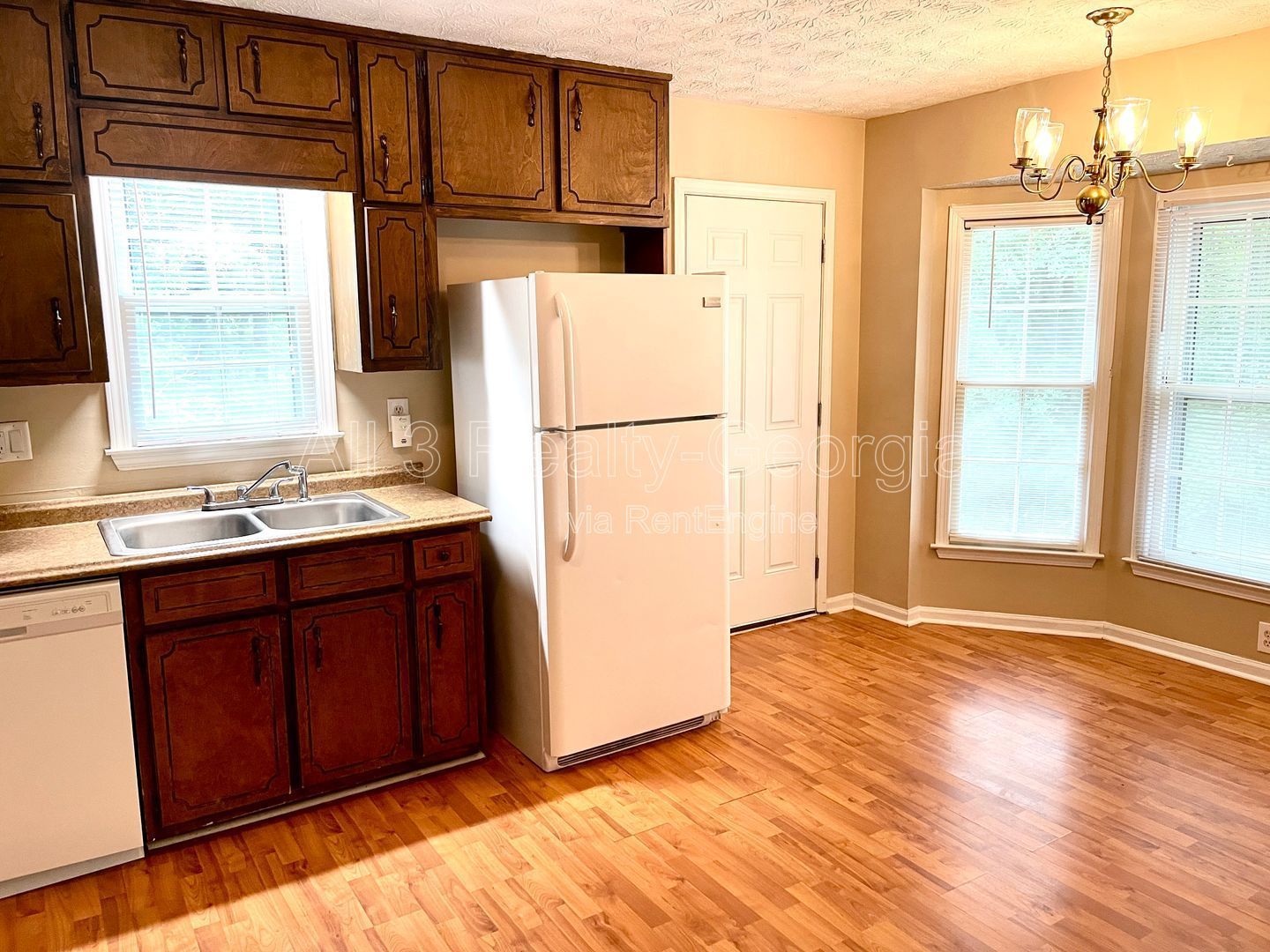 Delightful Upstairs 3 Bedroom / 2 Bathroom Quad-Unit in Fayettevile! property image