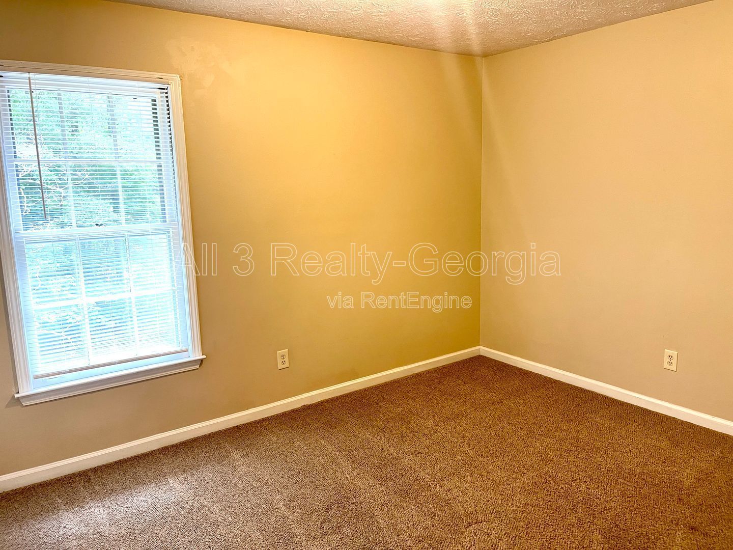 Delightful Upstairs 3 Bedroom / 2 Bathroom Quad-Unit in Fayettevile! property image