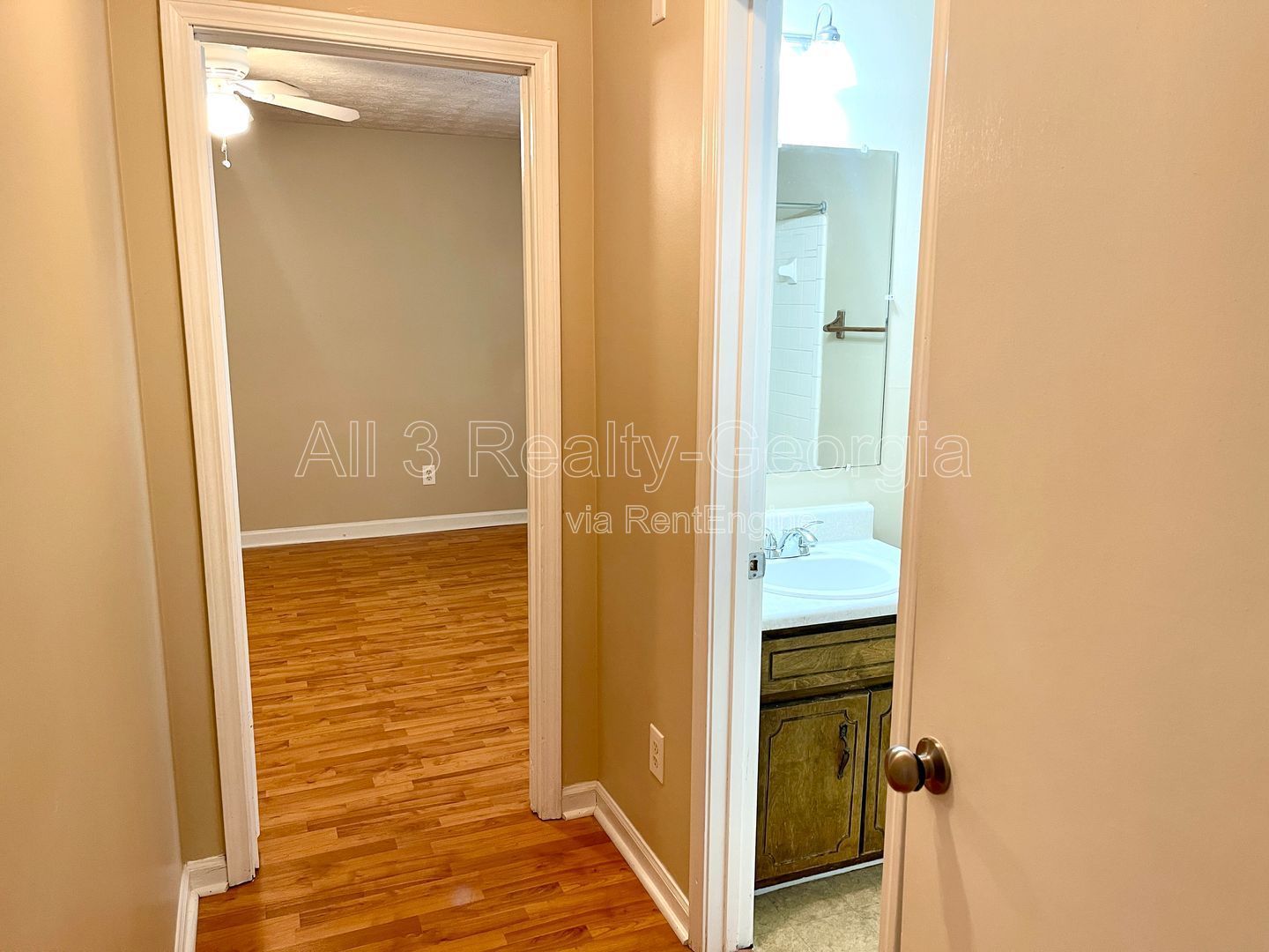 Delightful Upstairs 3 Bedroom / 2 Bathroom Quad-Unit in Fayettevile! property image