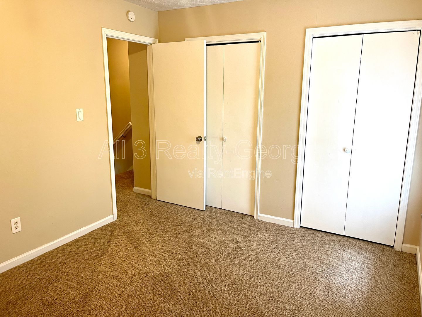 Delightful Upstairs 3 Bedroom / 2 Bathroom Quad-Unit in Fayettevile! property image