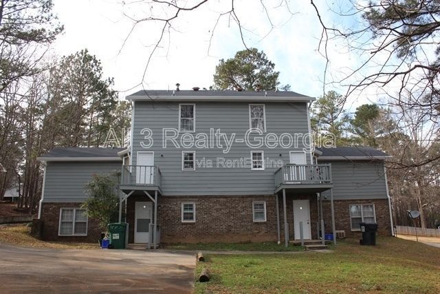 Delightful Upstairs 3 Bedroom / 2 Bathroom Quad-Unit in Fayettevile! property image