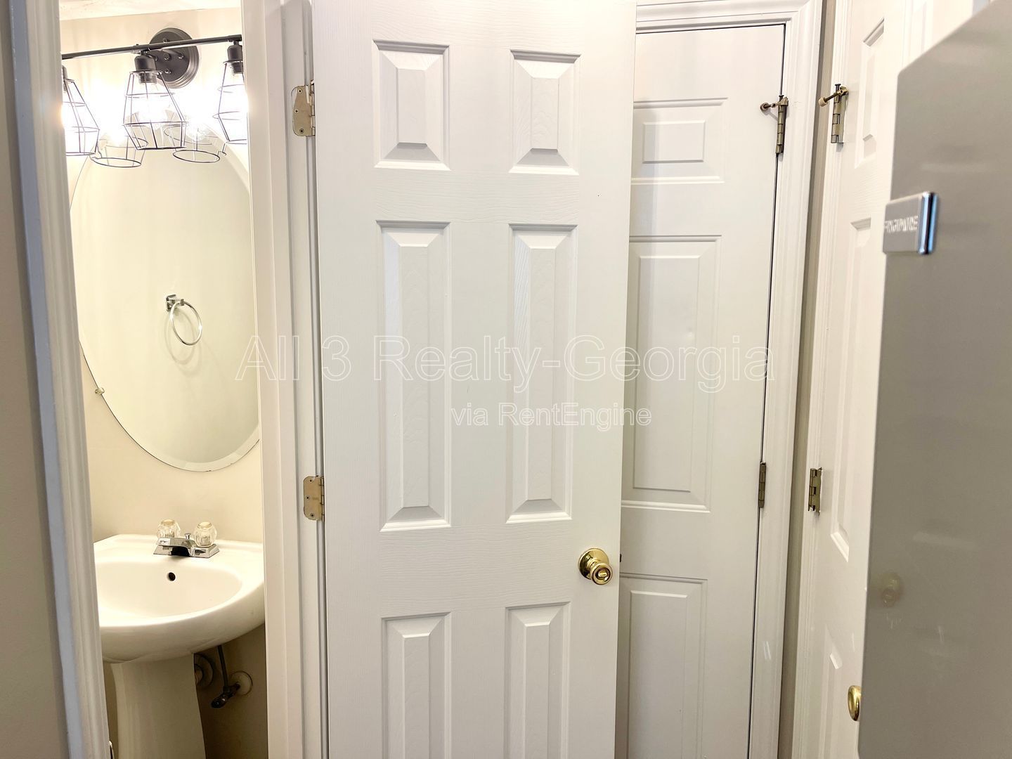 Welcome to this charming 2-bedroom, 2.5-bathroom home located in the vibrant community of Acworth, GA. property image