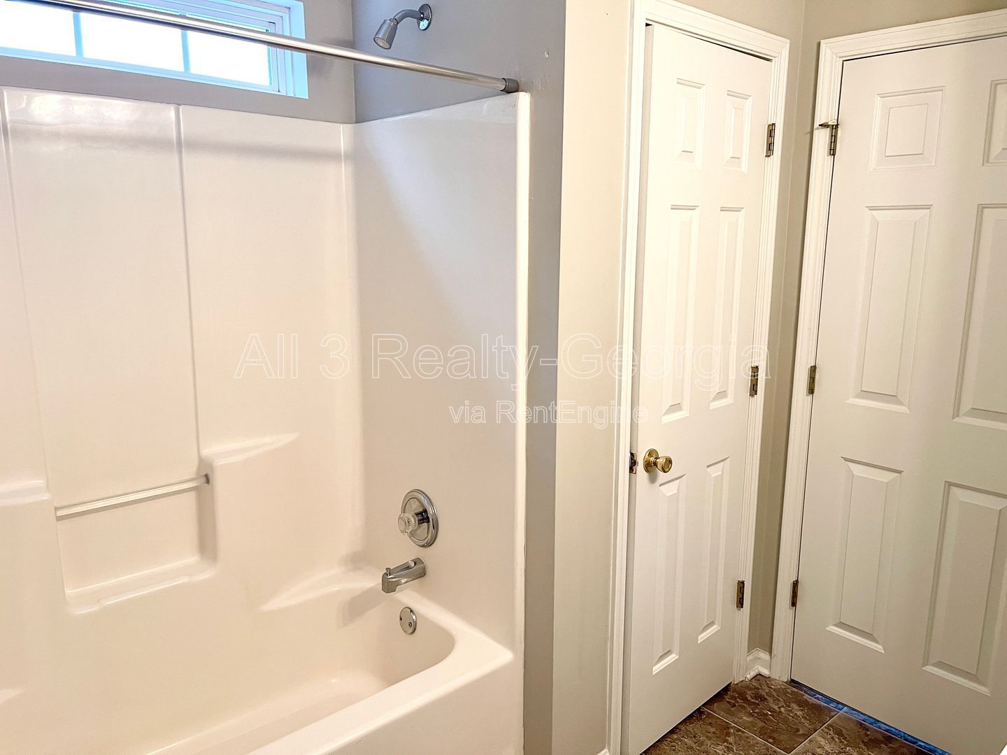 Welcome to this charming 2-bedroom, 2.5-bathroom home located in the vibrant community of Acworth, GA. property image